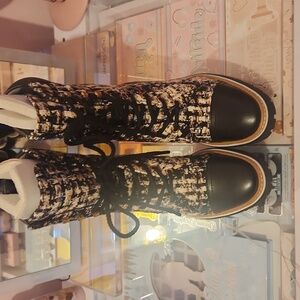 Tory nurch miller boots size 7 plaid